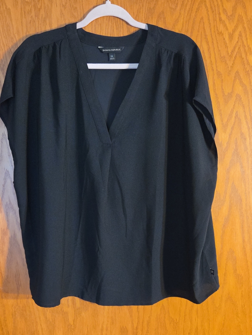 Banana Republic Women's Black V-Neck Pullover Shirt, Size Xxl